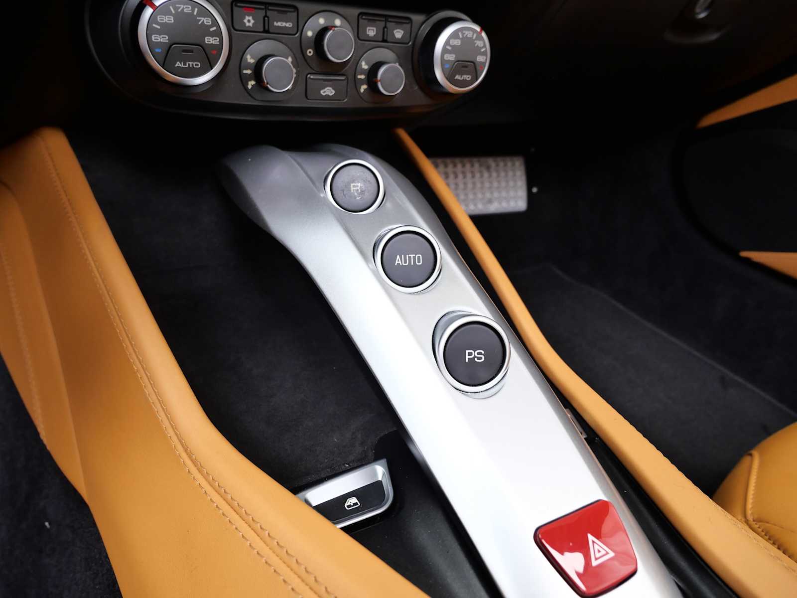 2017 Ferrari California T photo 25