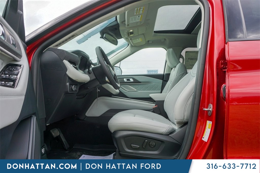 2025 Ford Explorer Platinum photo 3