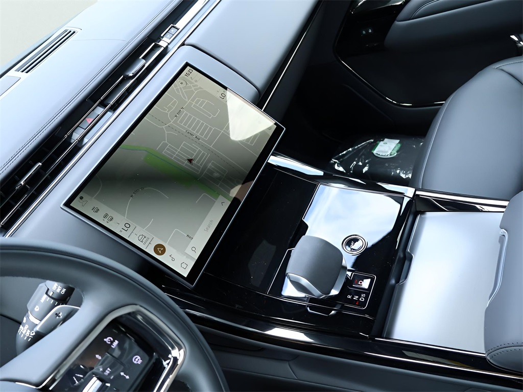 2025 Land Rover Range Rover Sport SE photo 18