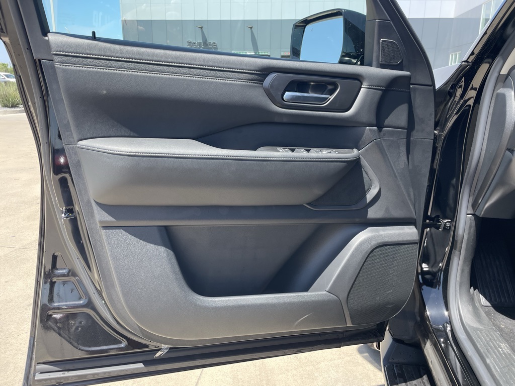 2025 Nissan Armada SV photo 11