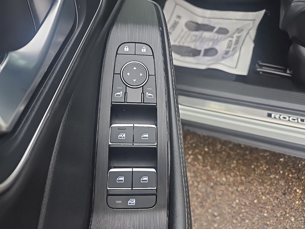 2023 Nissan Rogue Platinum photo 10