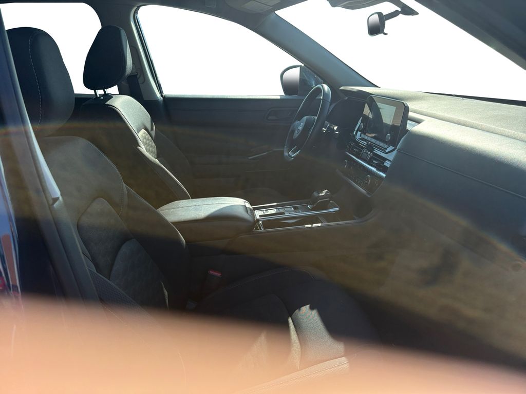 2024 Nissan Pathfinder SV photo 14