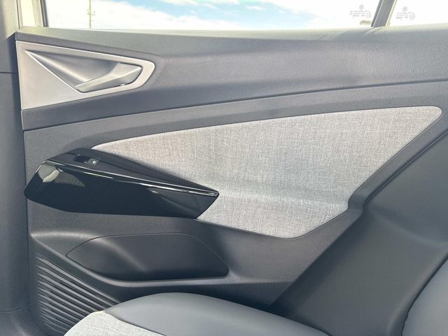 2025 Volkswagen ID.4 Pro photo 13