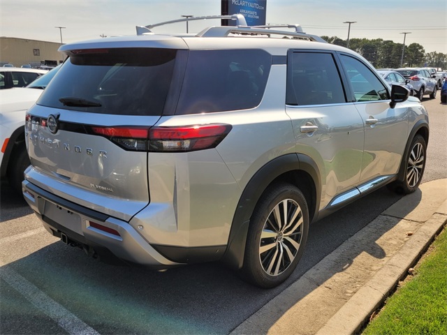 2024 Nissan Pathfinder Platinum photo 4