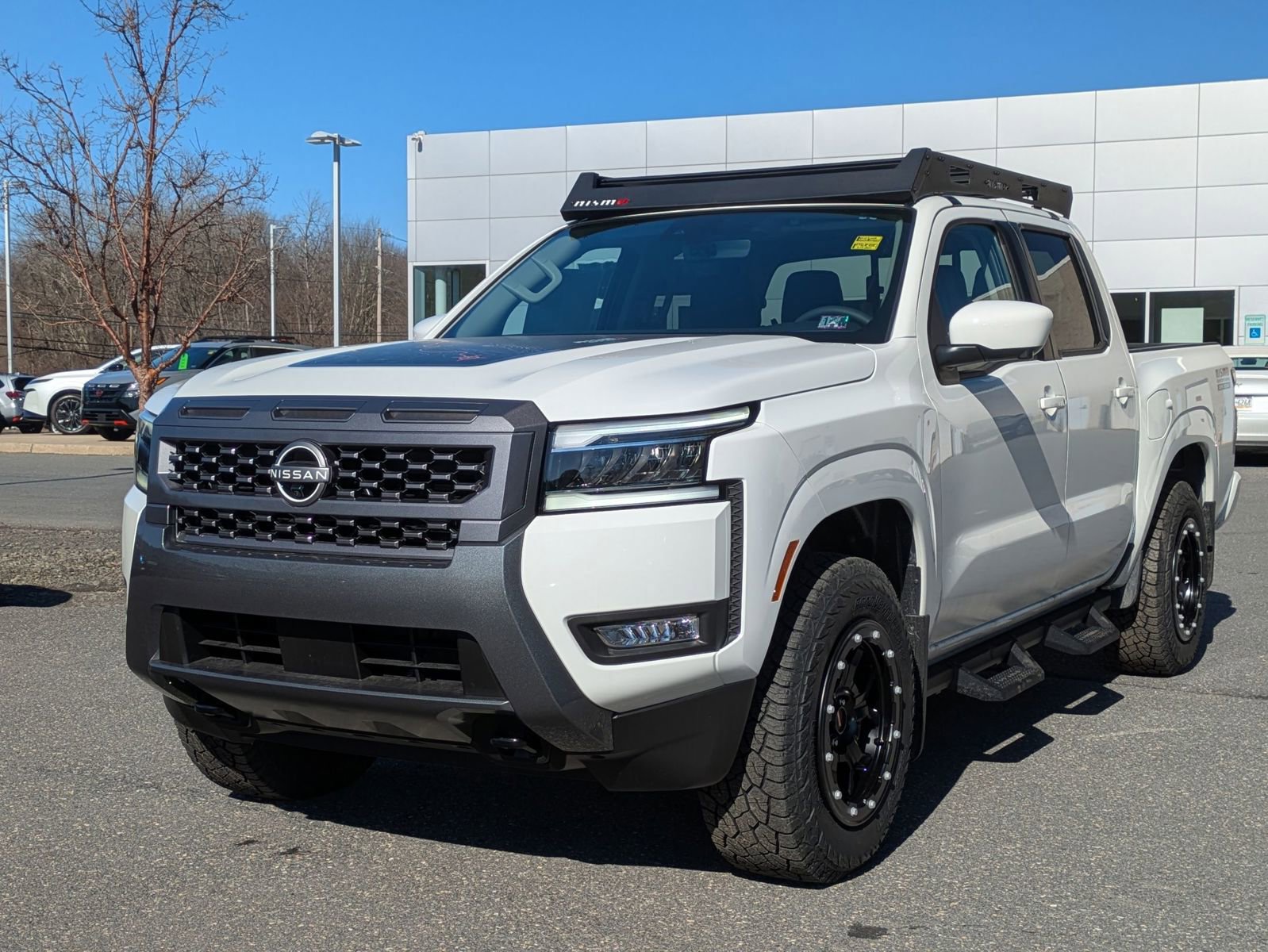 2025 Nissan Frontier SL photo 3
