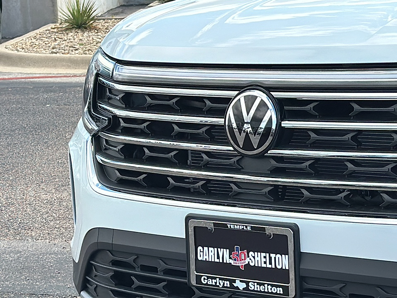 New 2025 Pure White Volkswagen 2.0T SE w/Technology image 4
