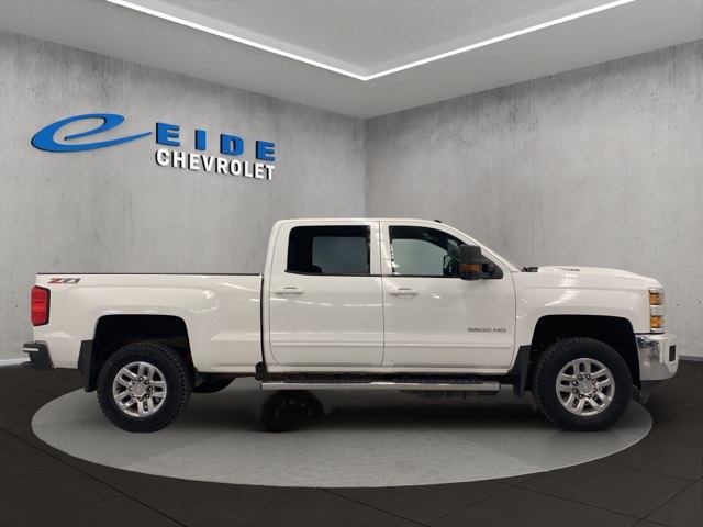 2017 Chevrolet Silverado 3500HD LT photo 2