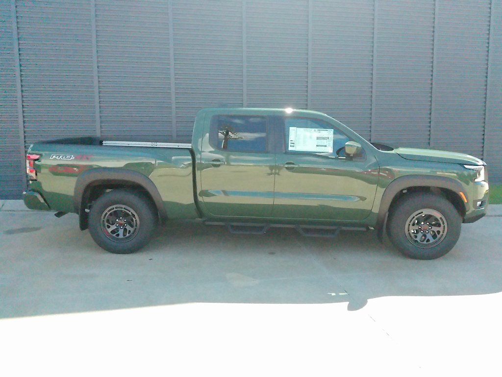 2026 Nissan Frontier Crew Cab PRO-4X photo 2