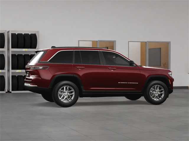 2025 Jeep Grand Cherokee Laredo photo 5