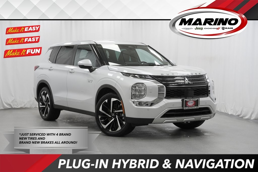 2023 Mitsubishi Outlander Plug-In Hybrid SE's photo