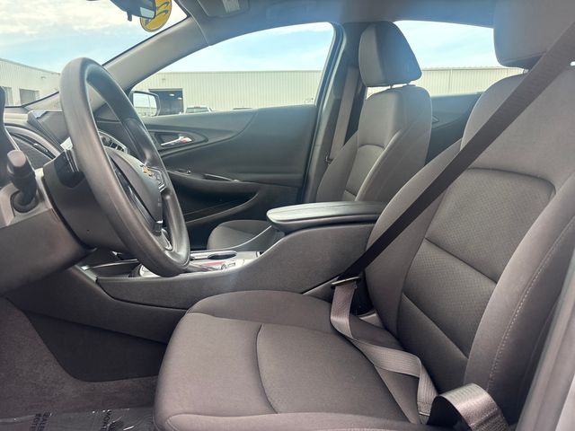 2023 Chevrolet Malibu 1LT photo 2