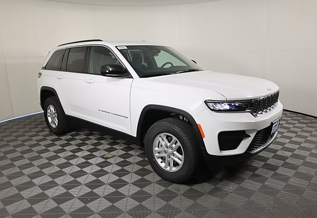 2025 Jeep Grand Cherokee Laredo photo 2