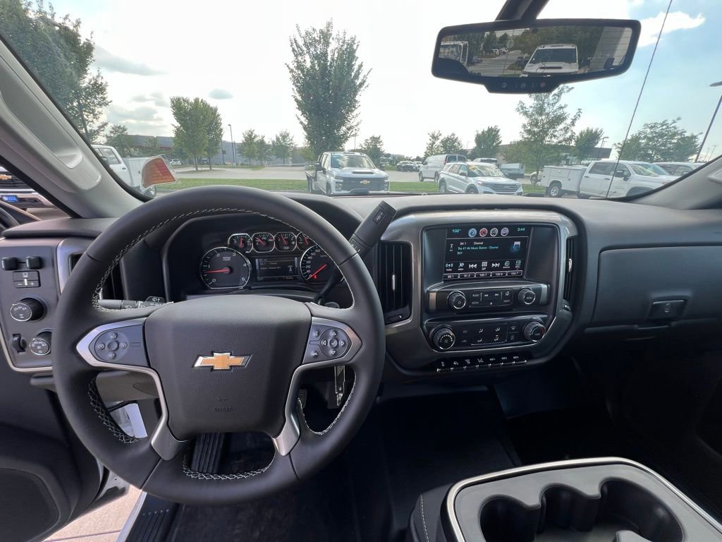 2023 Chevrolet Silverado 5500HD LT photo 31