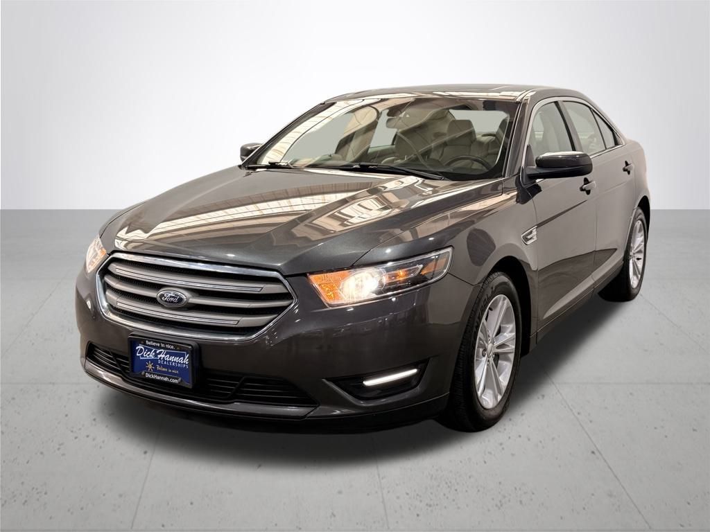 2019 Ford Taurus SEL photo 2