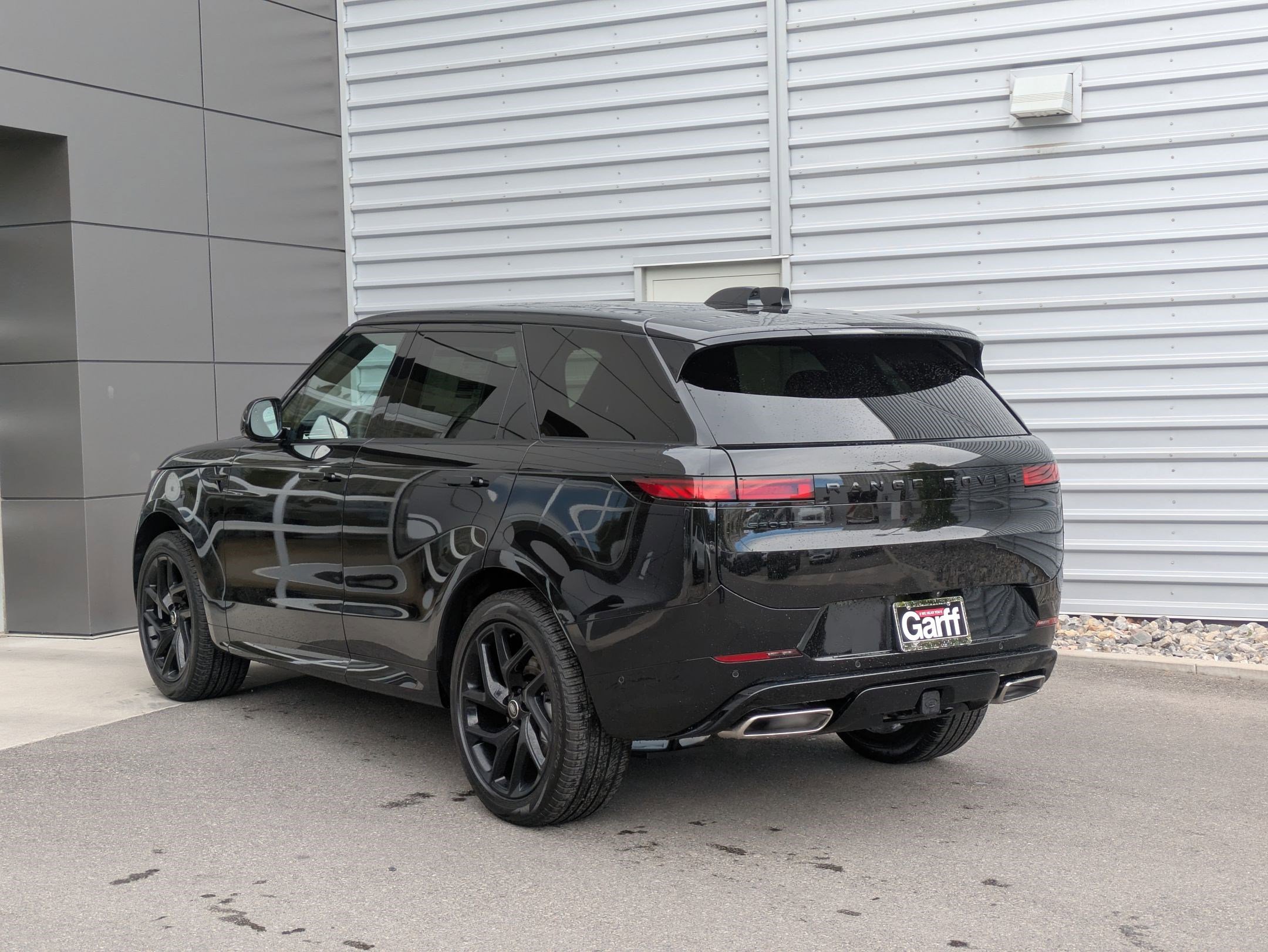 2025 Land Rover Range Rover Sport SE photo 3