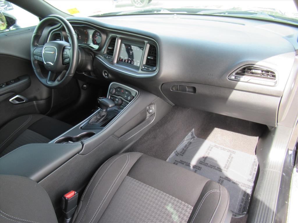 2022 Dodge Challenger SXT photo 10