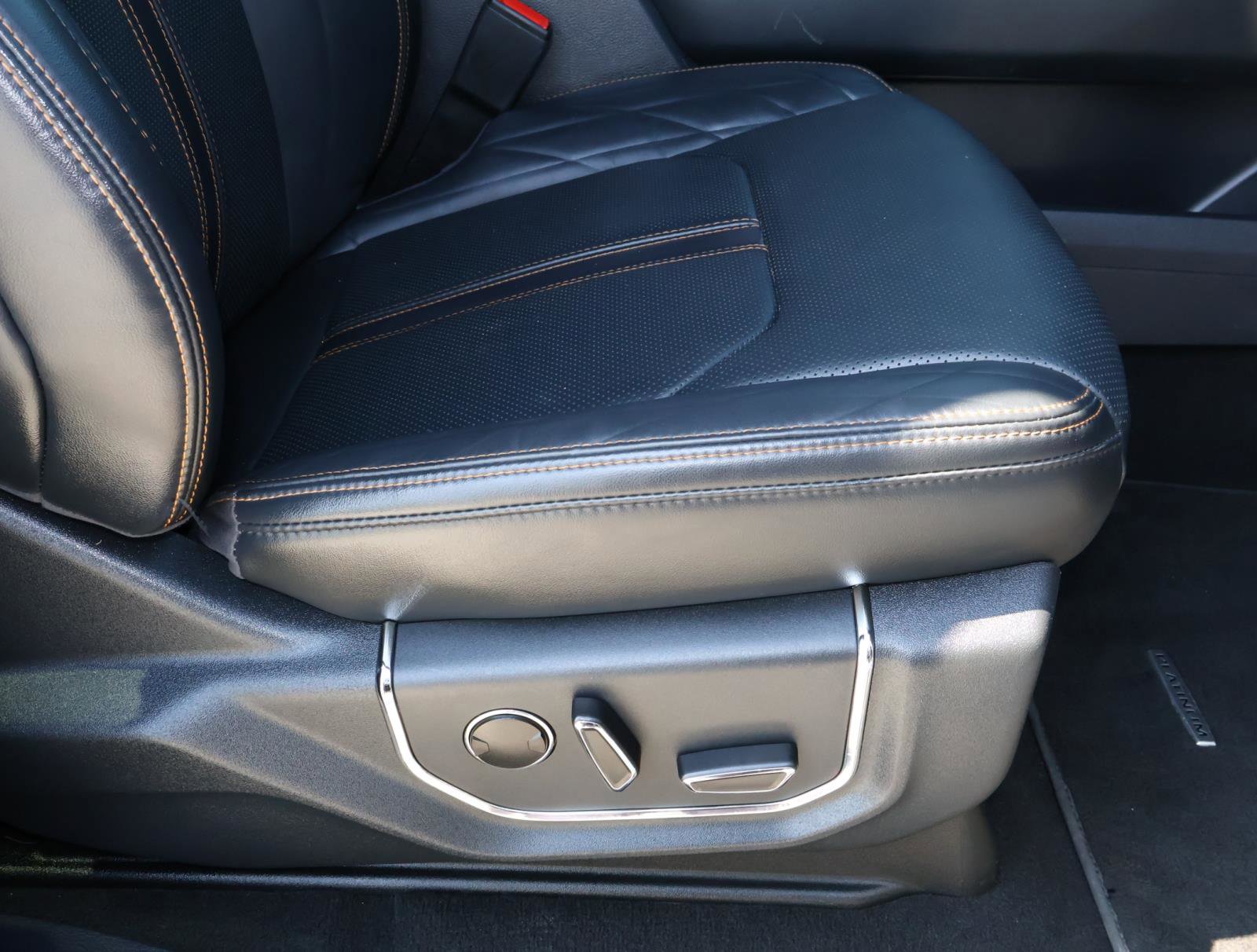 2023 Ford Expedition MAX Platinum photo 19