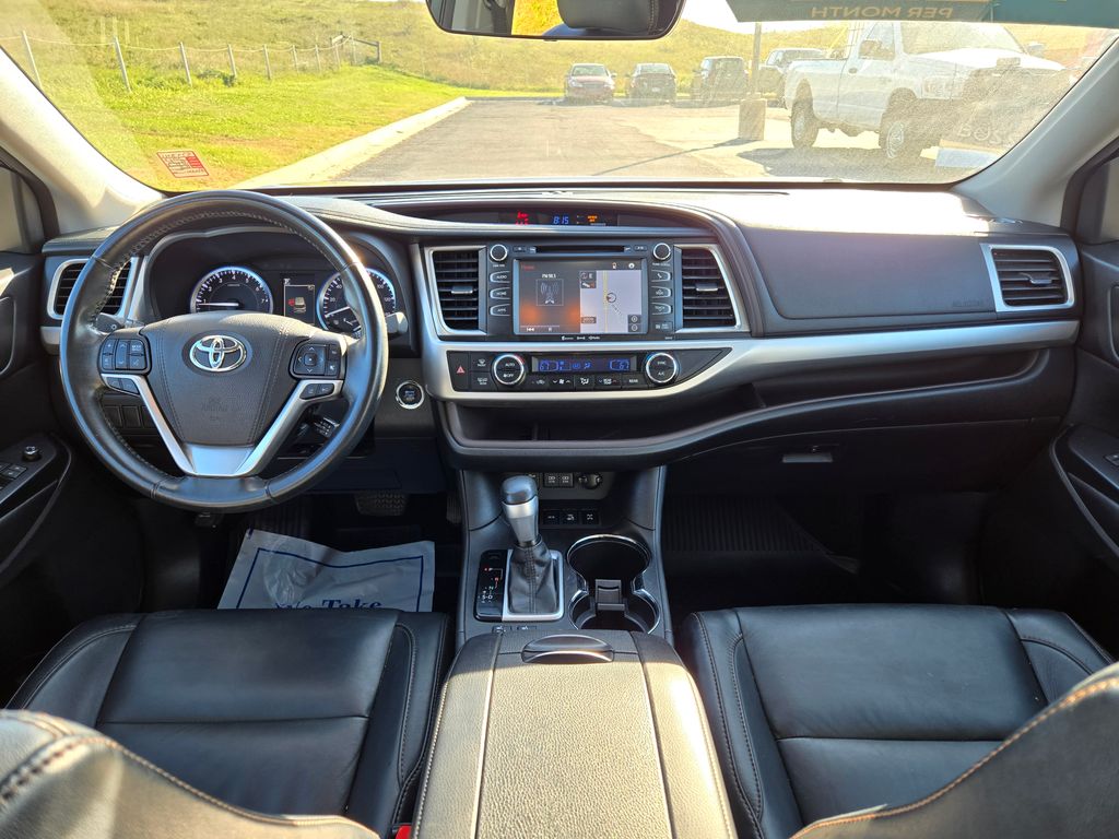 2017 Toyota Highlander SE XLE photo 14