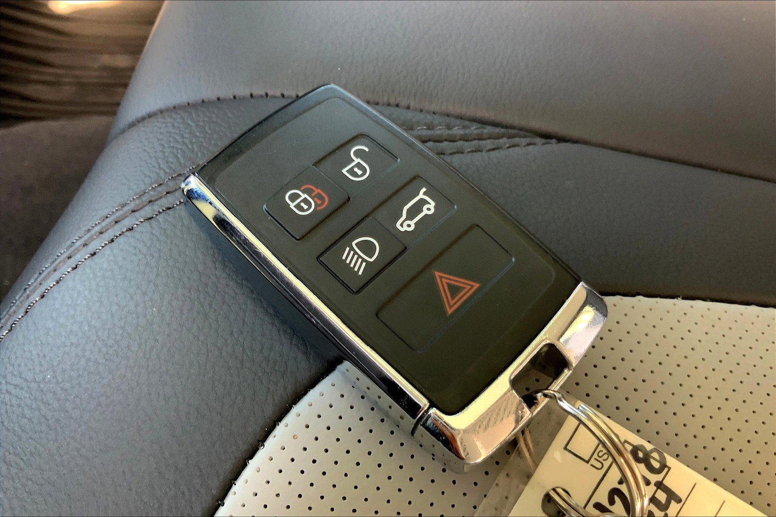 2025 Land Rover Range Rover Velar S photo 9