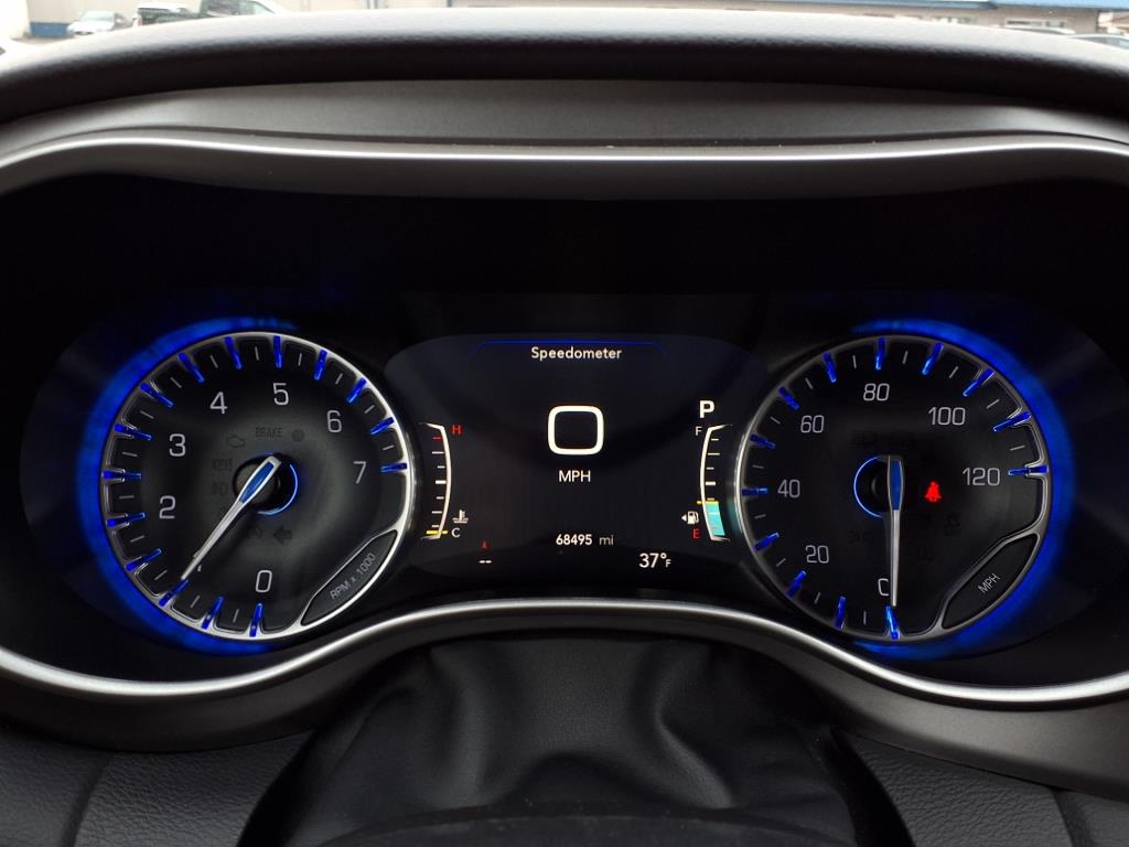 2023 Chrysler Pacifica Touring L photo 11