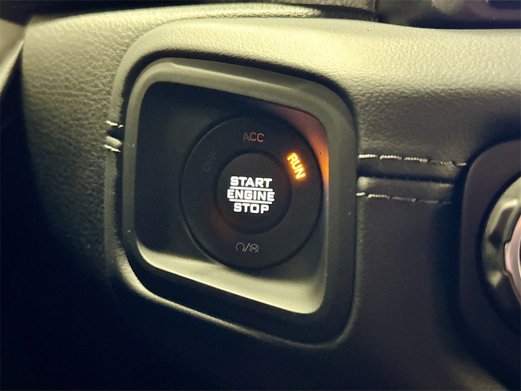 2025 Jeep Wrangler Sahara photo 33