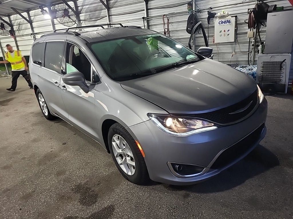 2018 Chrysler Pacifica Touring Plus photo 4