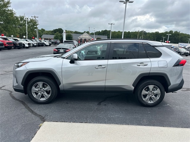 2024 Toyota RAV4 XLE photo 5