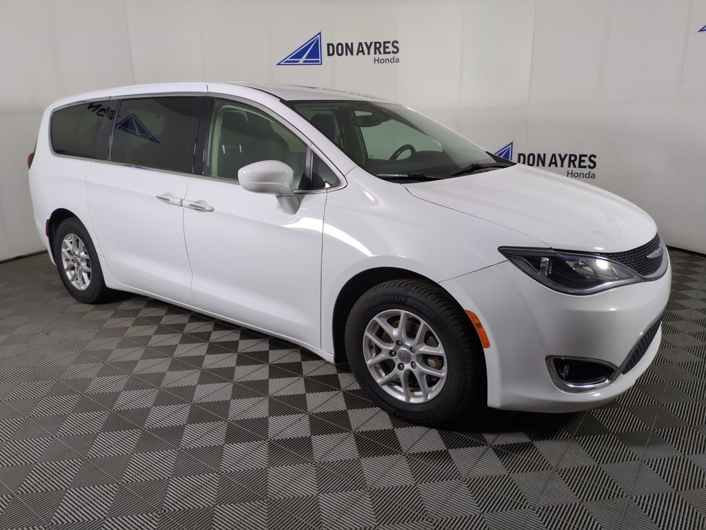 2020 Chrysler Pacifica Touring photo 7