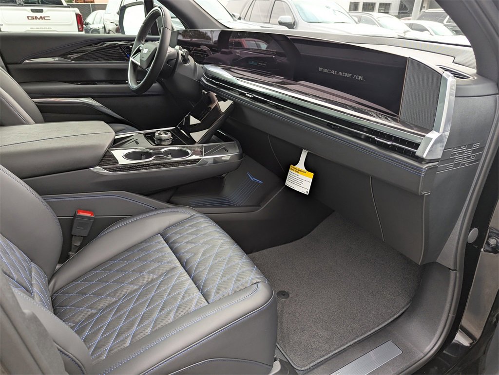 2026 Cadillac Escalade Luxury photo 39