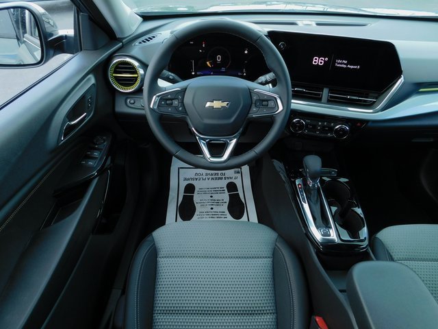 2025 Chevrolet Trax LT photo 12