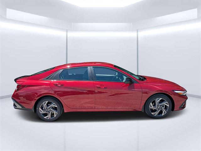 2025 Hyundai Elantra SEL Sport photo 2