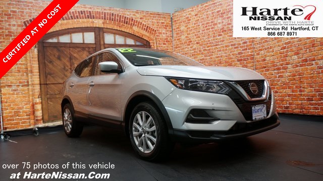 2022 Nissan Rogue Sport S's photo