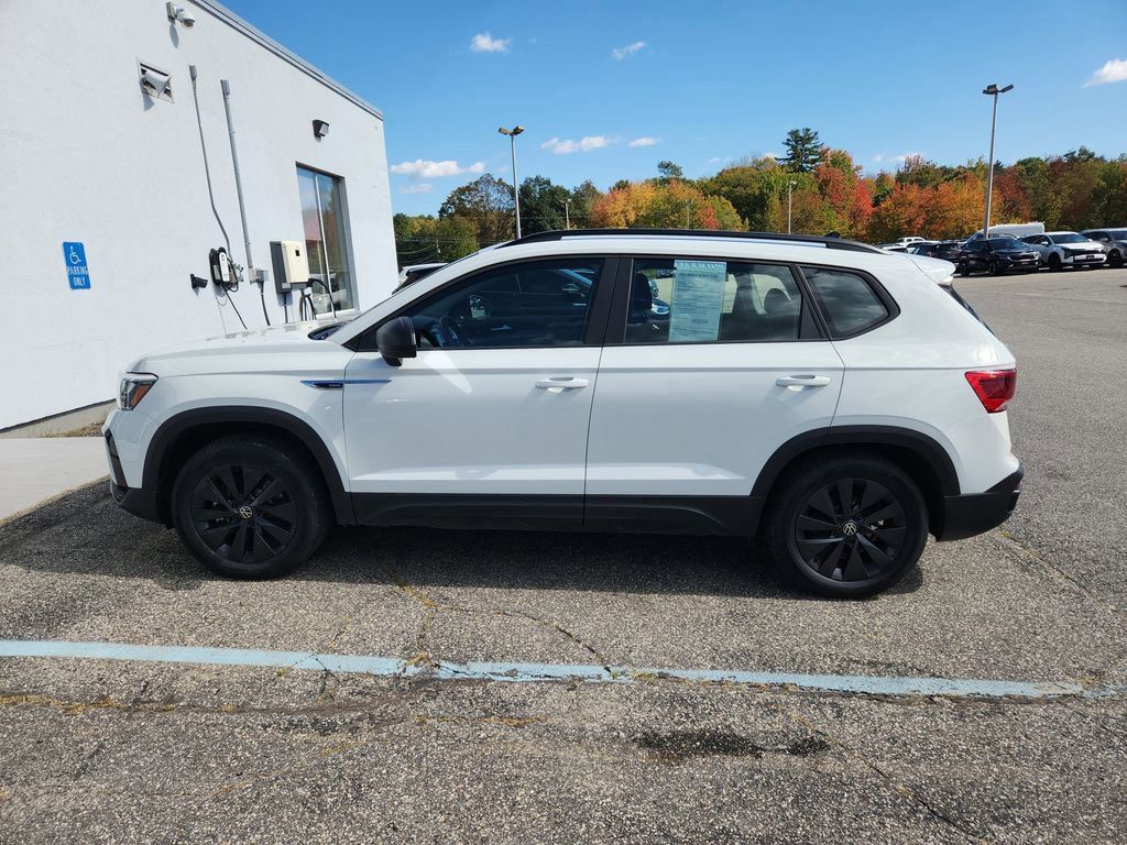 2022 Volkswagen Taos S photo 3