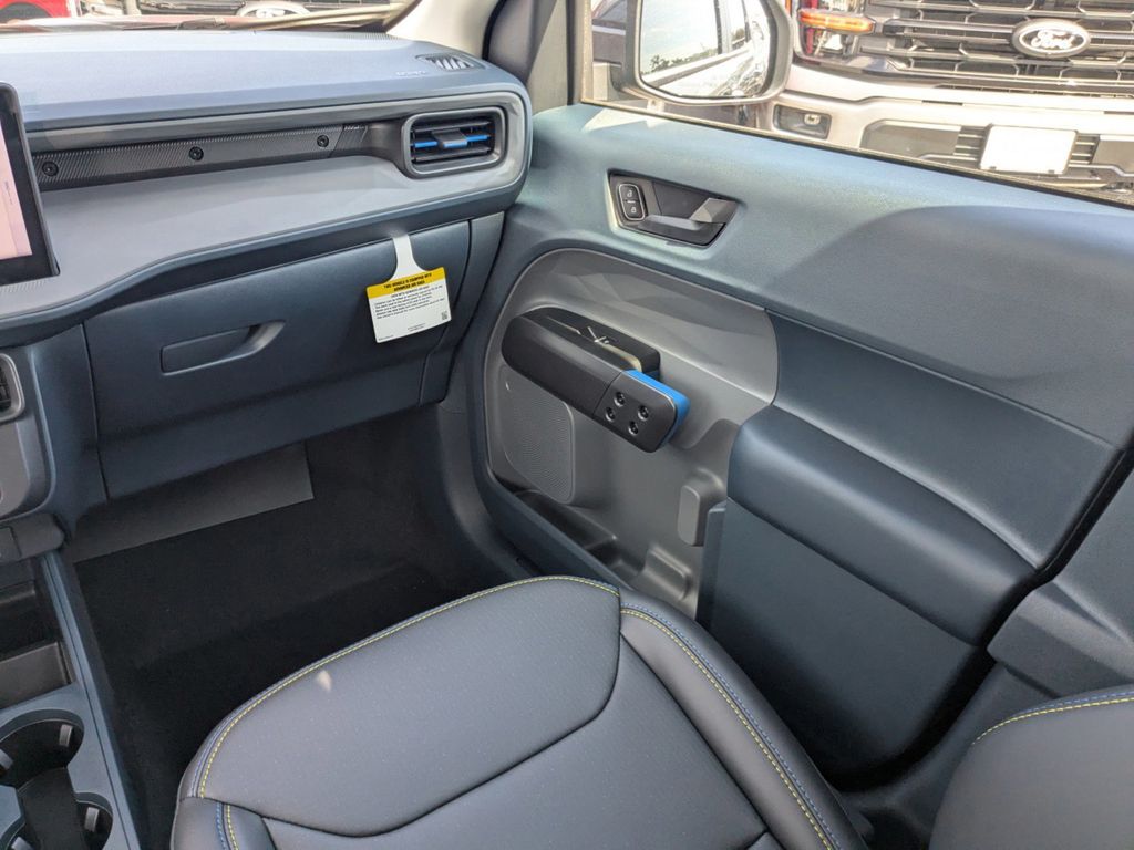 2025 Ford Maverick photo 15