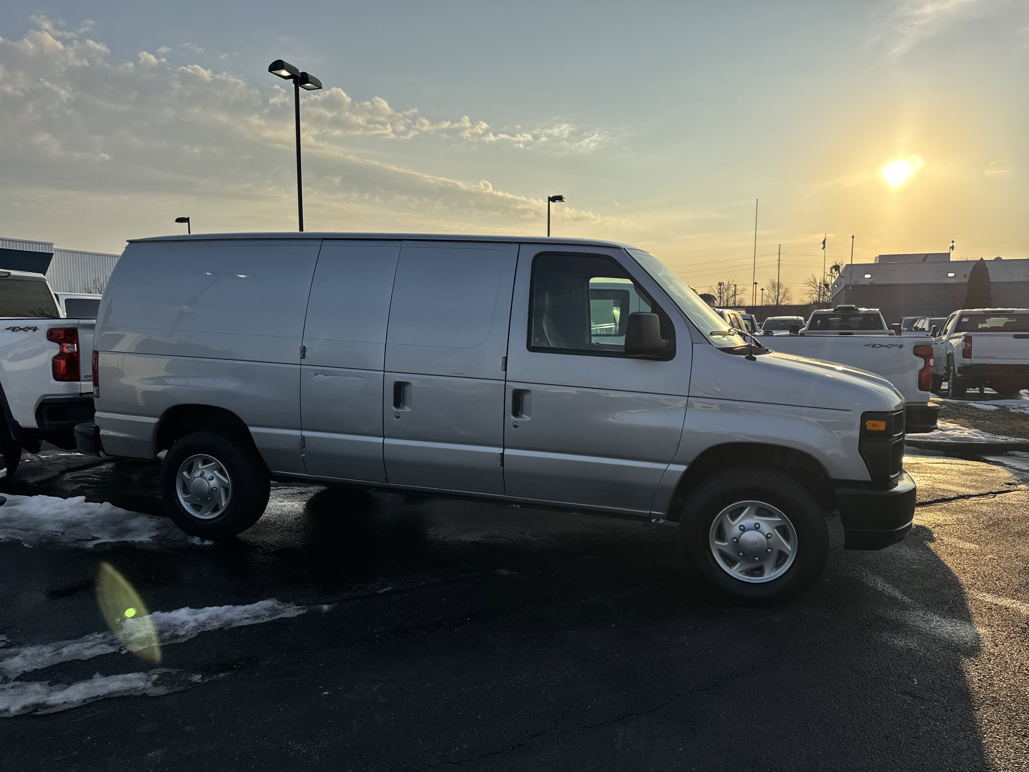 Used 2011 Ford E-Series Econoline Van Commercial with VIN 1FTNE2EW7BDA60904 for sale in Jeffersonville, IN