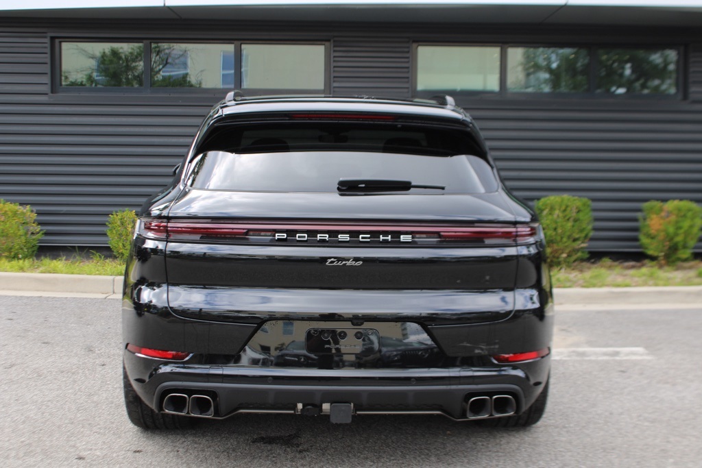 2025 Porsche Cayenne Turbo E-Hybrid photo 6
