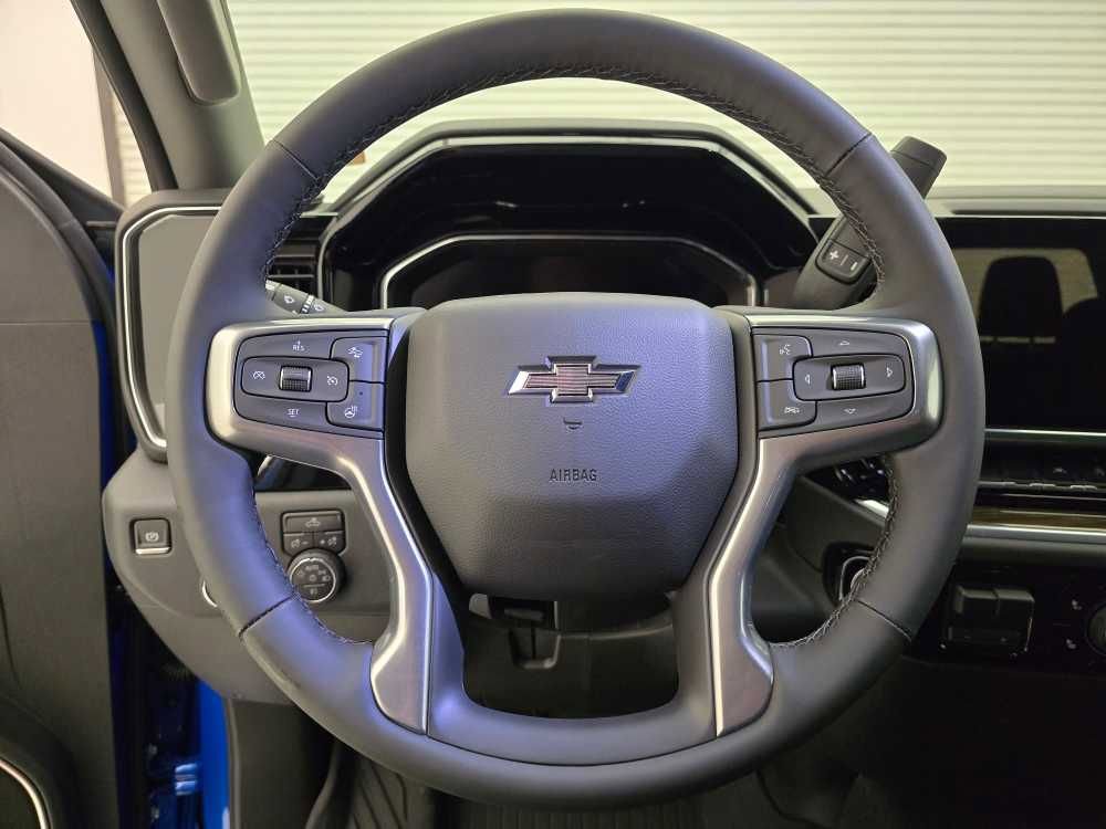 2025 Chevrolet Silverado 1500 RST photo 3