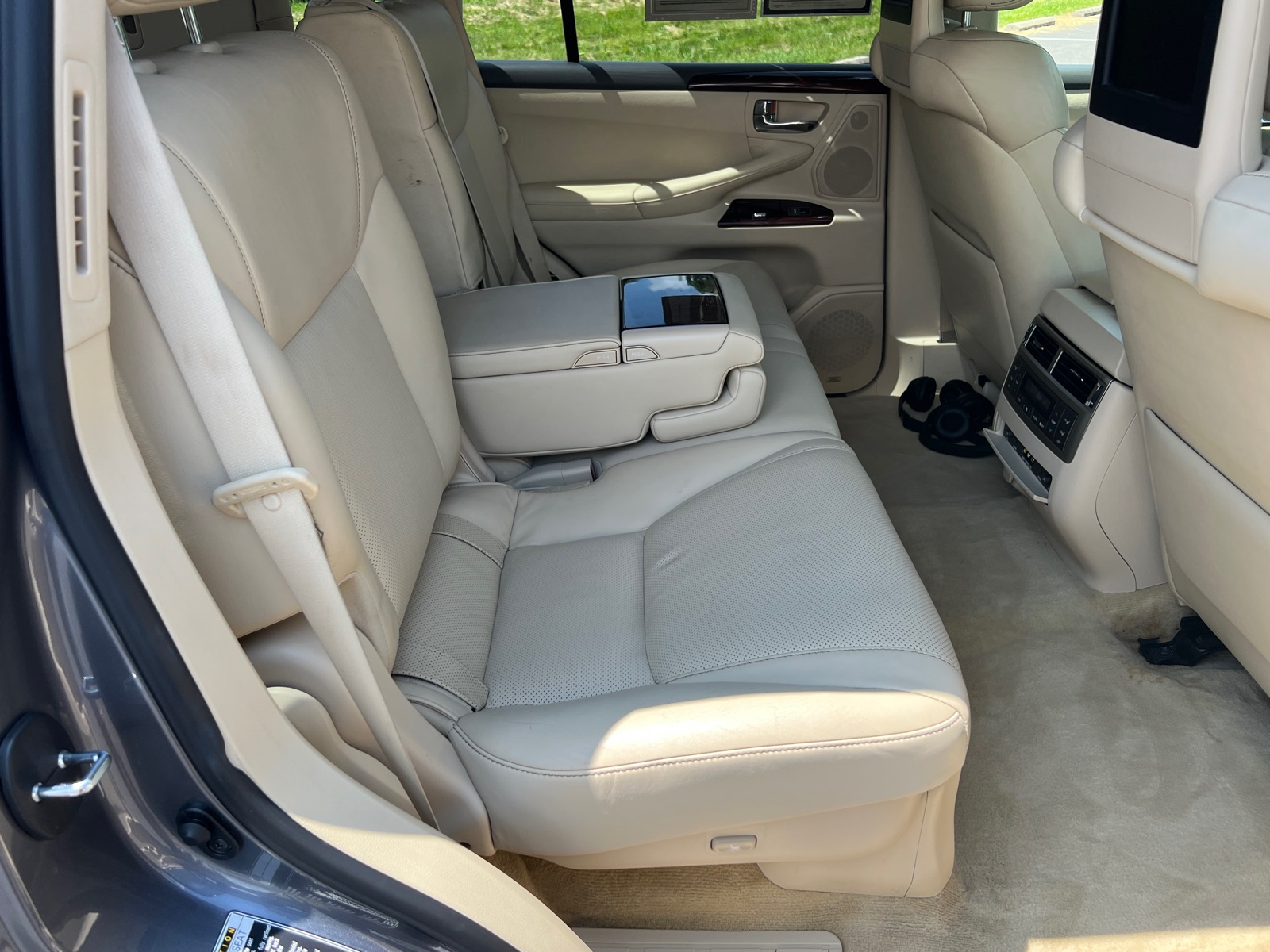 2014 Lexus LX 570 photo 14