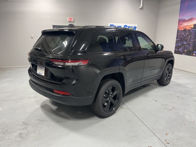 2025 Jeep Grand Cherokee Altitude X photo 3