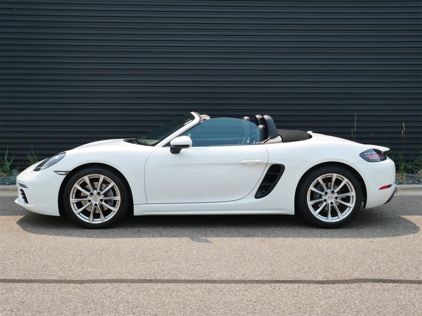 Certified 2018 Porsche 718 Base with VIN WP0CA2A84JS211122 for sale in Saint Paul, Minnesota