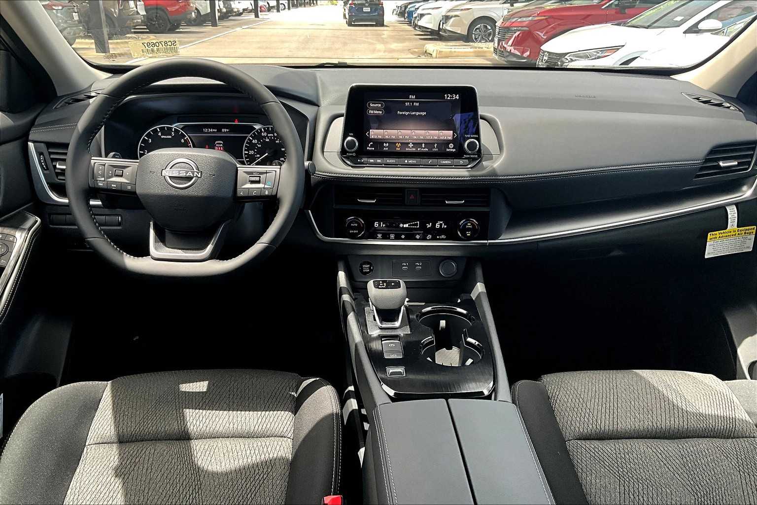 2025 Nissan Rogue SV photo 5