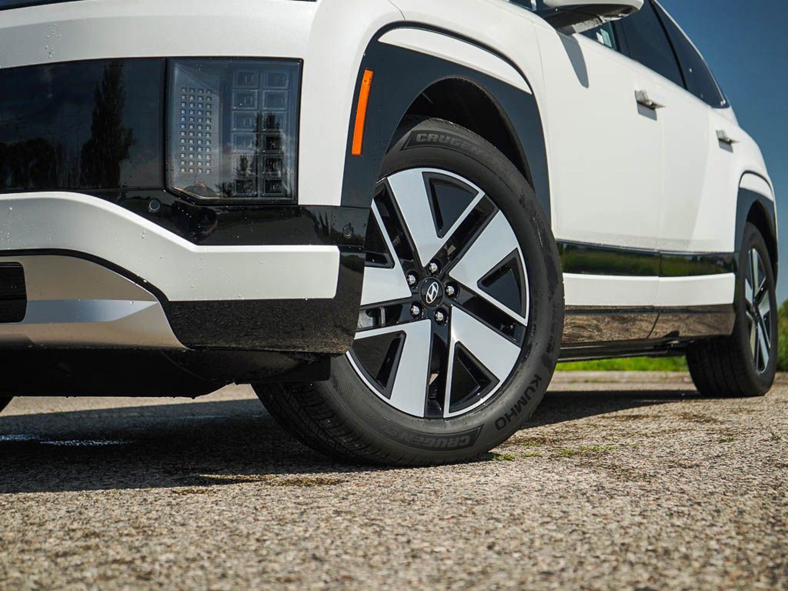 2026 Hyundai Ioniq SEL photo 3