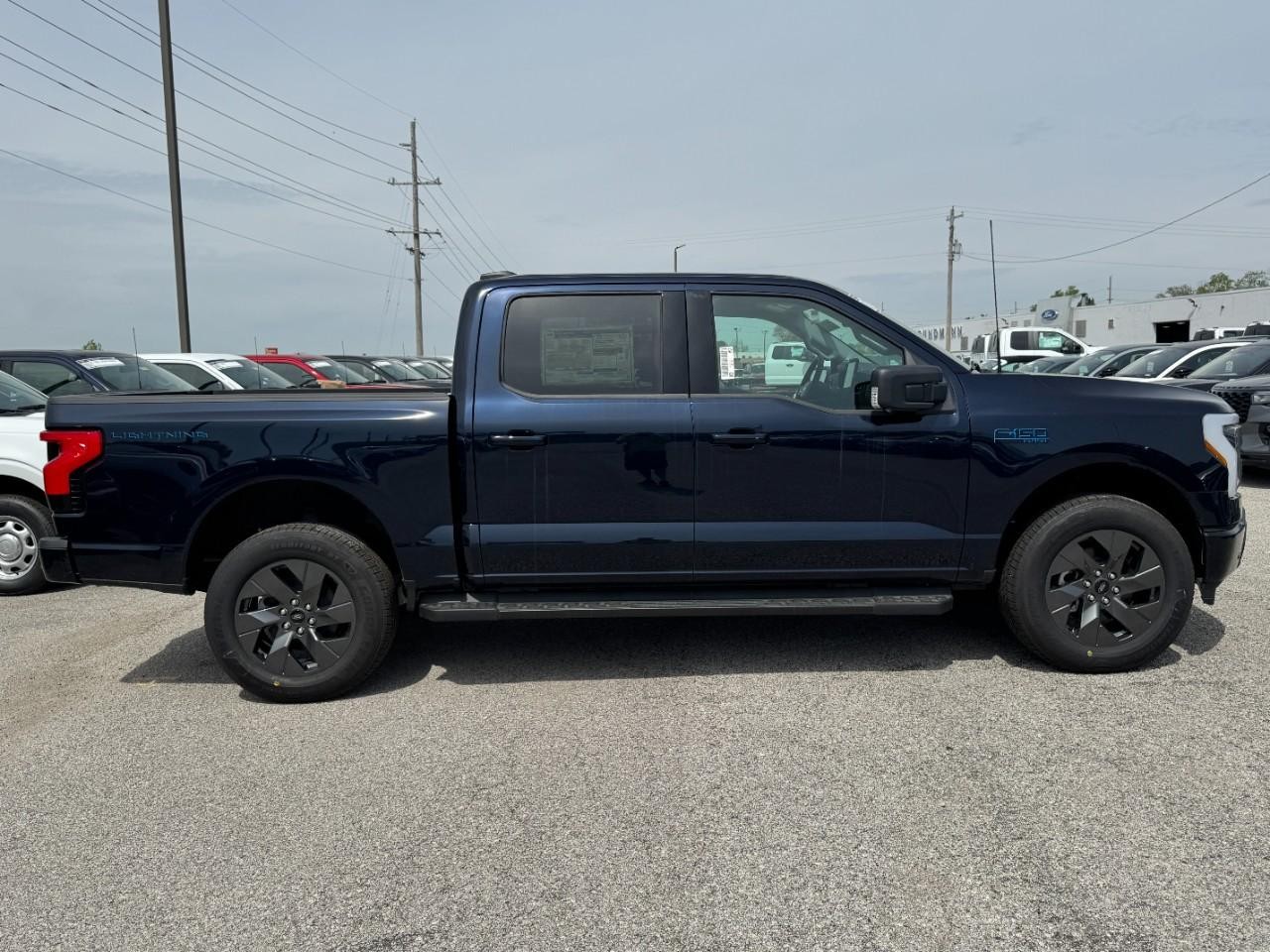 2025 Ford F-150 Lightning photo 2