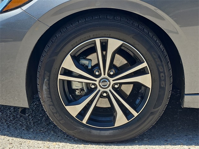 2023 Nissan Sentra SV photo 9
