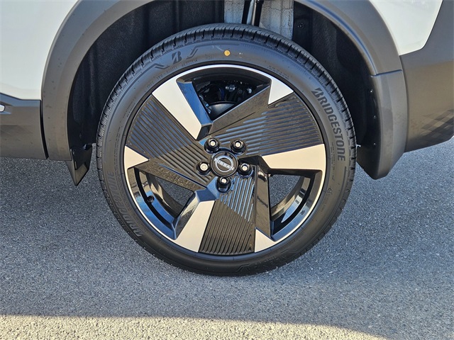 2025 Nissan Kicks SR photo 4