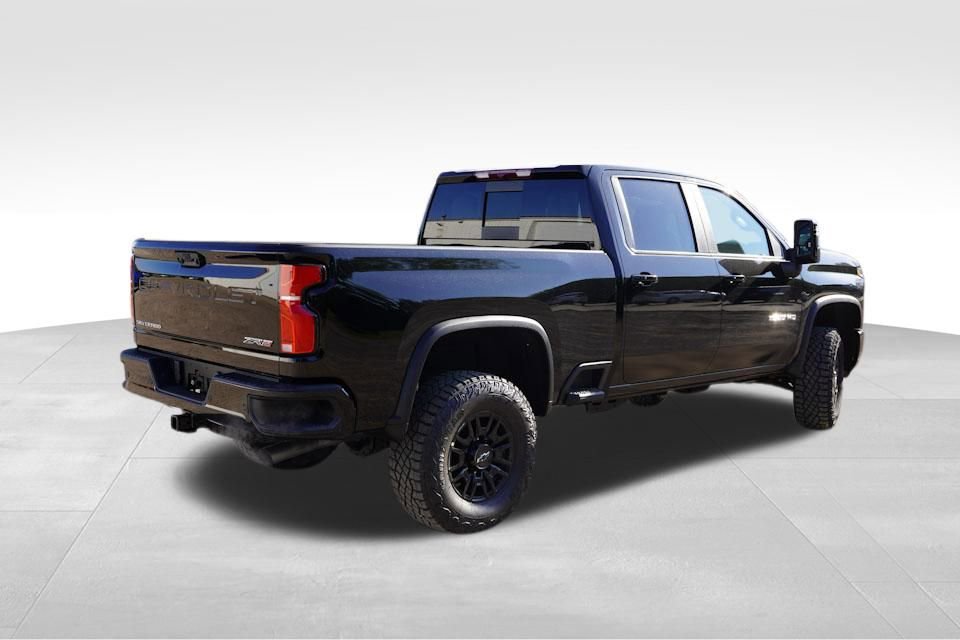 2025 Chevrolet Silverado 2500HD ZR2 photo 3