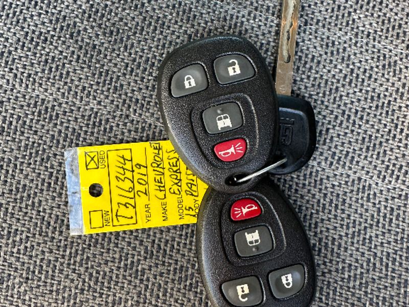 2019 Chevrolet Express Passenger 3500 LT photo 25