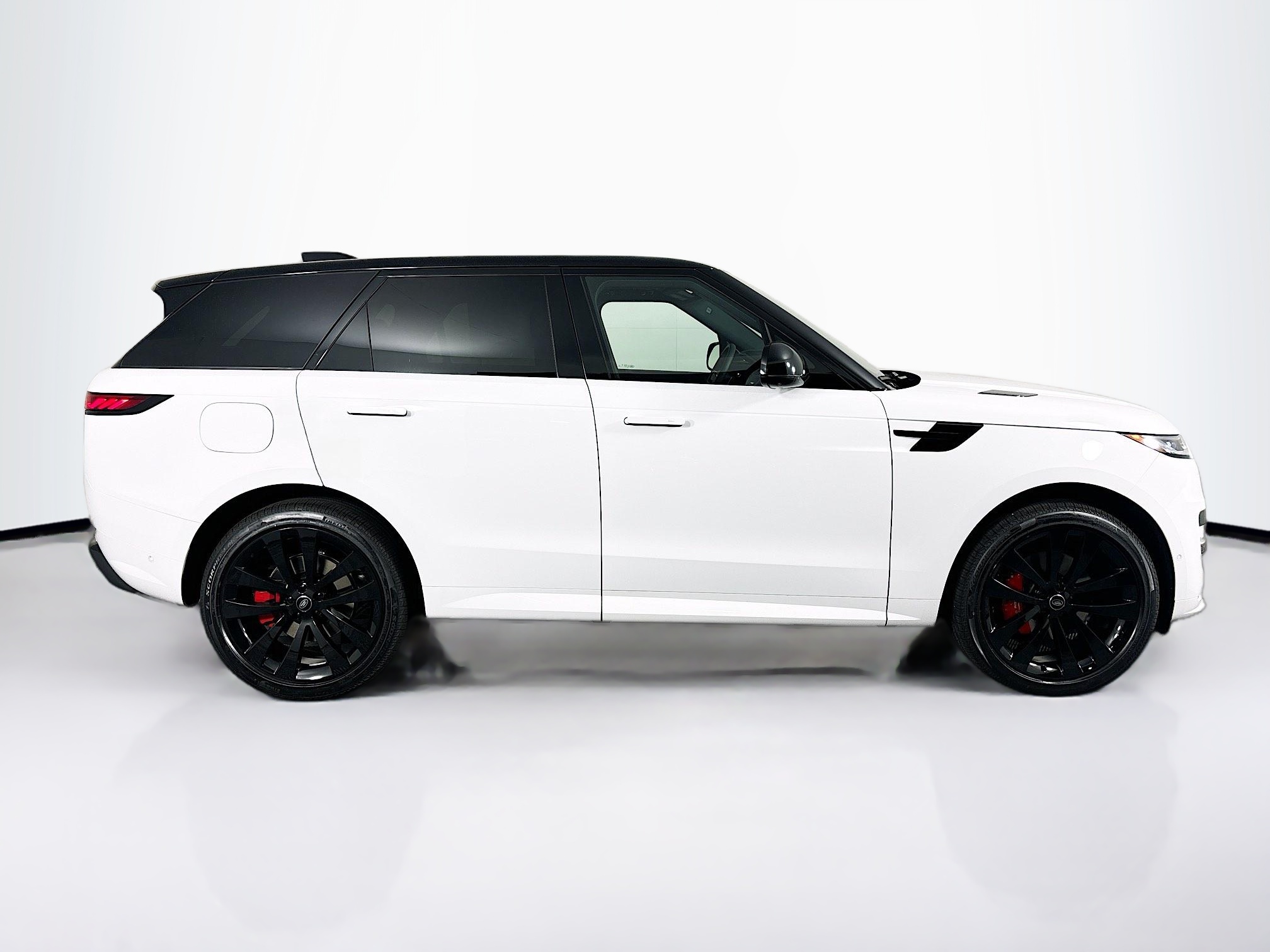 2025 Land Rover Range Rover Sport SE photo 4