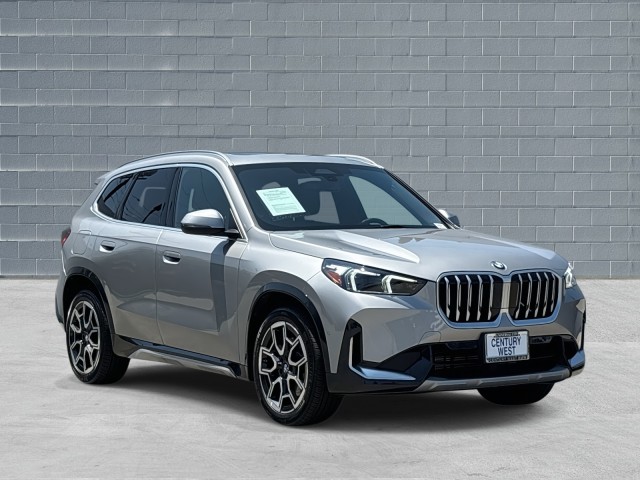 2025 BMW X1 28i's photo