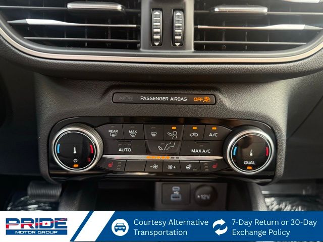 2022 Ford Escape SEL photo 16